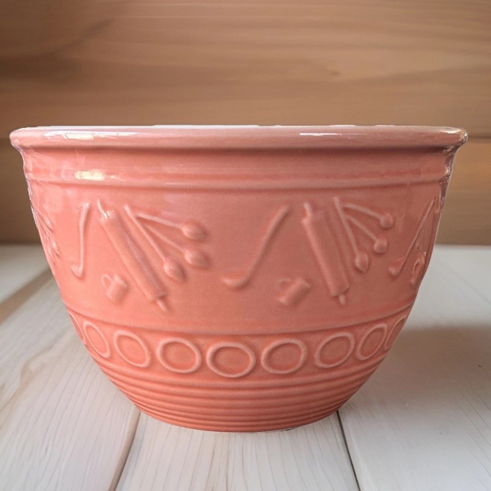 Vintage Coastline Imports Raised Retro Art Deco Peachy Pink Mixing Bowl 7.25”